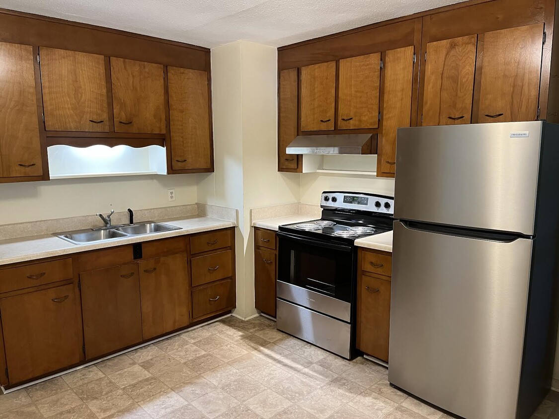 Primary Photo - 109 West Blythe Circle-Rare Opening-55+ ov...