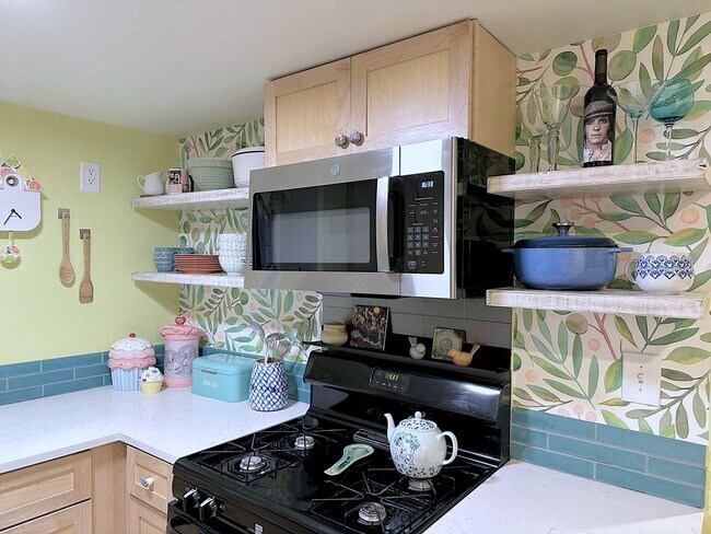 Estanterías abiertas de cocina - 5940 N Bernard St