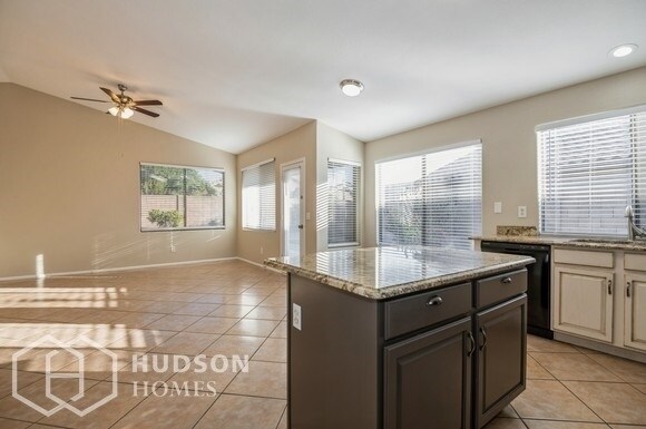 Foto del edificio - NOW AVAILABLE! 16778 W Fillmore St, Goodye...