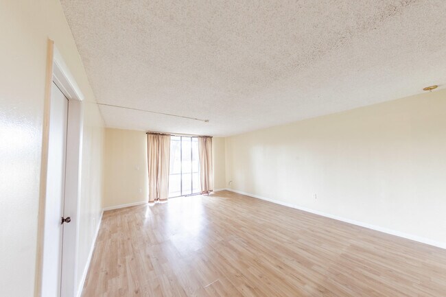 Building Photo - 5570 NW 44th St