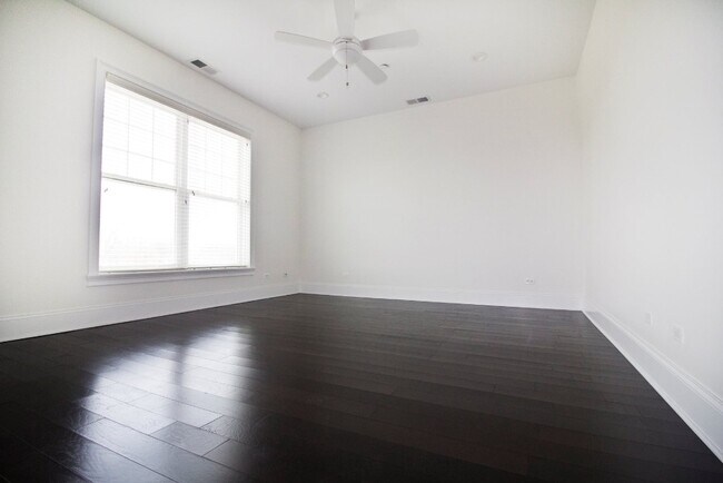 Foto del edificio - 2500 Green Bay Rd