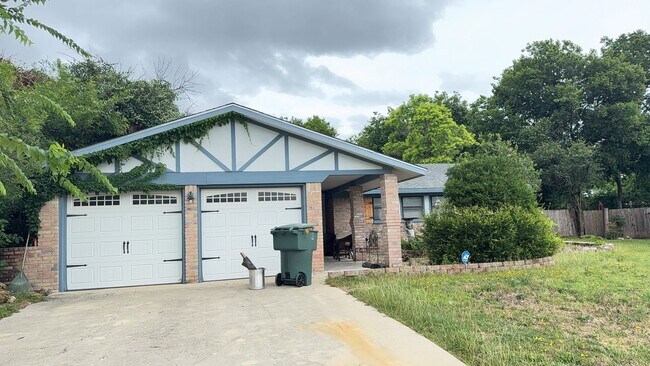 Building Photo - 415 Orchid Dr