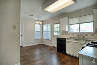 Building Photo - 1601 Cindy Ct