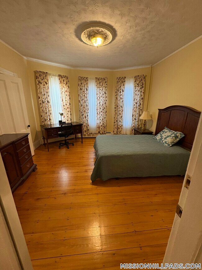 Building Photo - 123-125 Hillside St.