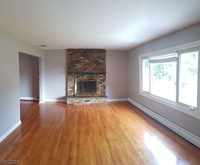 Building Photo - 18 Sabina Terrace