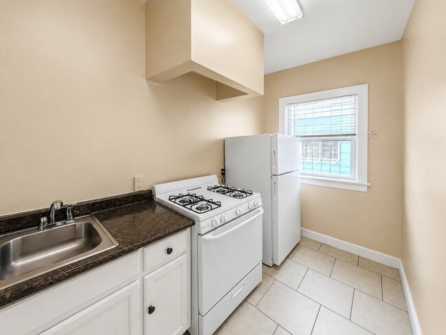Building Photo - 2877 San Marino St