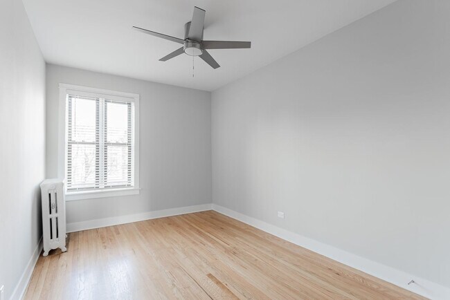 Foto del edificio - 1409 E 61st St