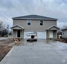 Building Photo - 801 N Nettleton Ave
