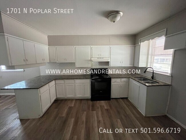 Building Photo - 1701 N Poplar St