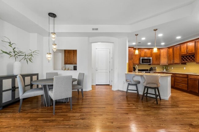 Building Photo - 7865 Vallagio Ln