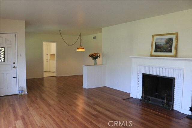 Building Photo - 210 W Woodruff Ave