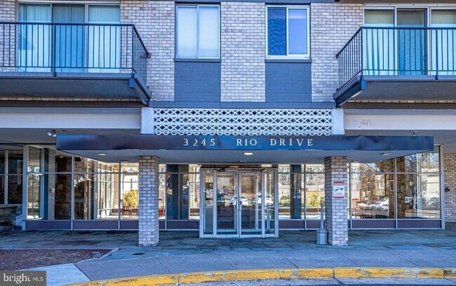 Foto del edificio - 3245 Rio Dr