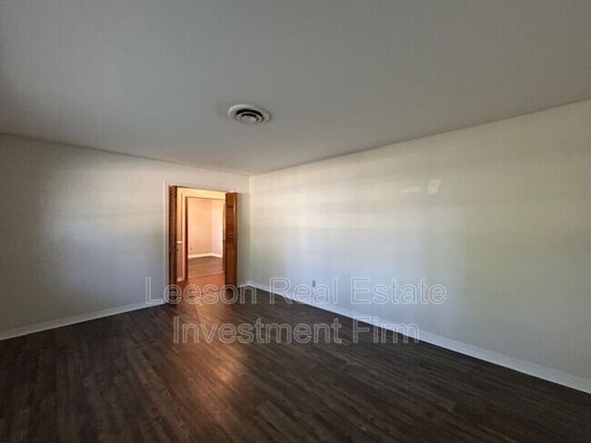 Foto del edificio - 241 Rossitter St