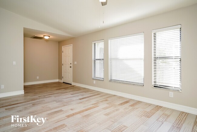 Foto del edificio - 1001 Southwest 23rd Street