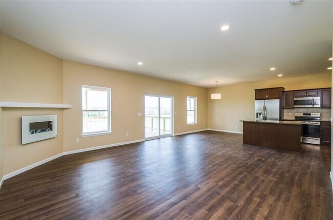 Foto del edificio - Beautiful 4 Bed Unit in an Awesome North L...