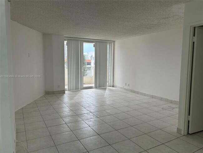 Foto del edificio - 3180 S Ocean Dr