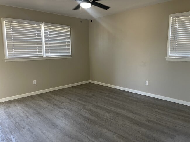 Building Photo - 1708 E 2nd St