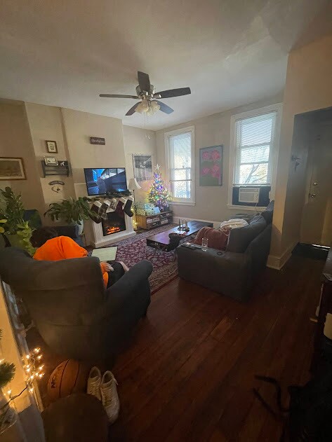 Sala de estar - 4224 Powelton Ave