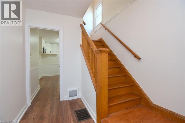 Building Photo - 136 Glen Rd