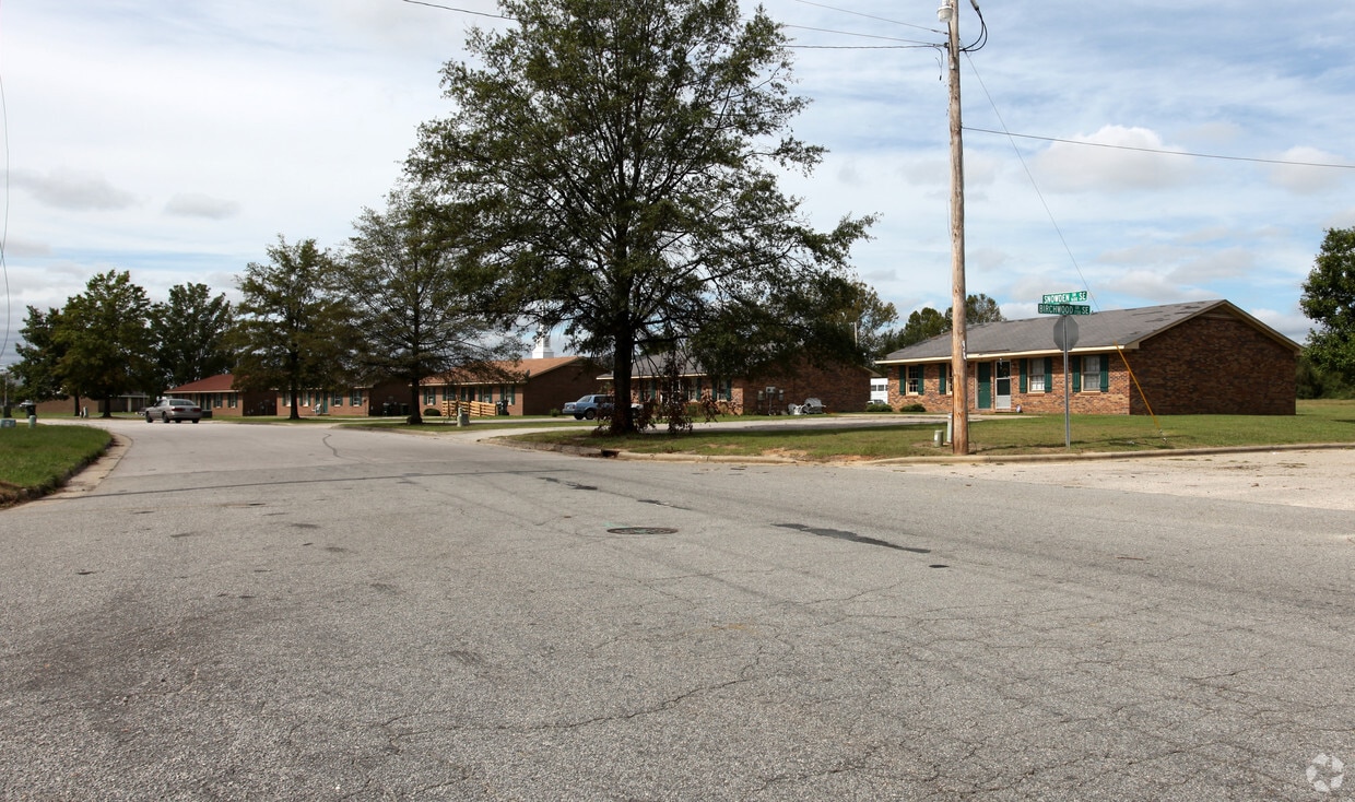Building Photo - 1601-1609 Snowden Dr SE