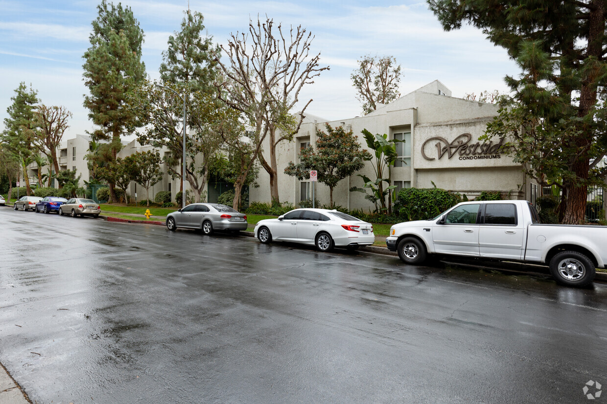 20134 Leadwell St - Westside Condominiums