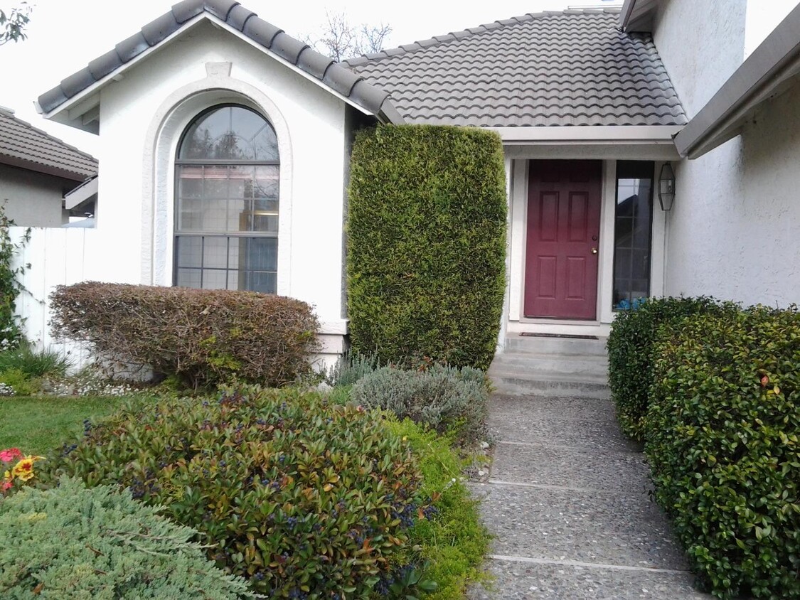 Building Photo - 1221 Lerma Ln