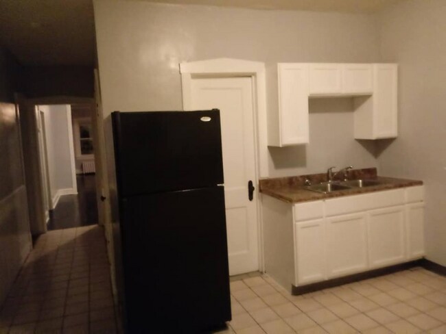 Building Photo - 5740 S Artesian Ave