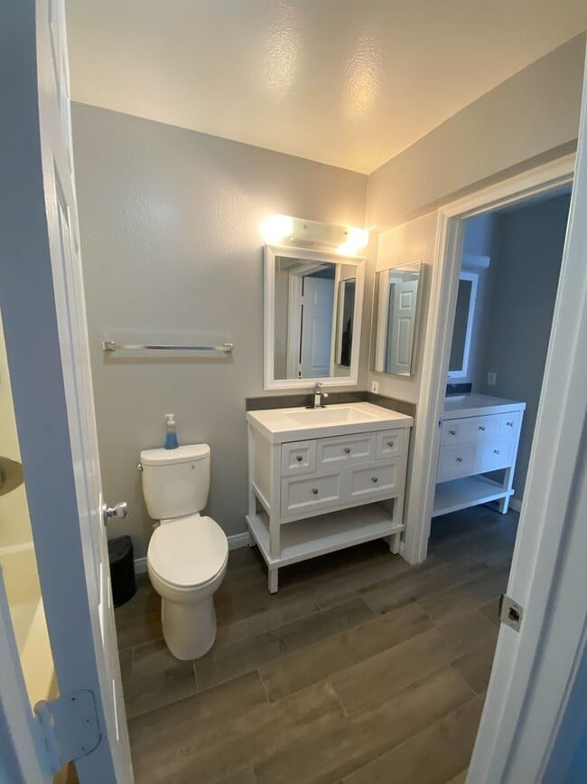 Foto del edificio - REMODELED 2Bd/1Ba Condo w/ Patio!