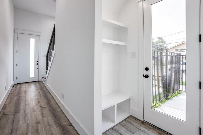 Foto del edificio - 950 Fisher St