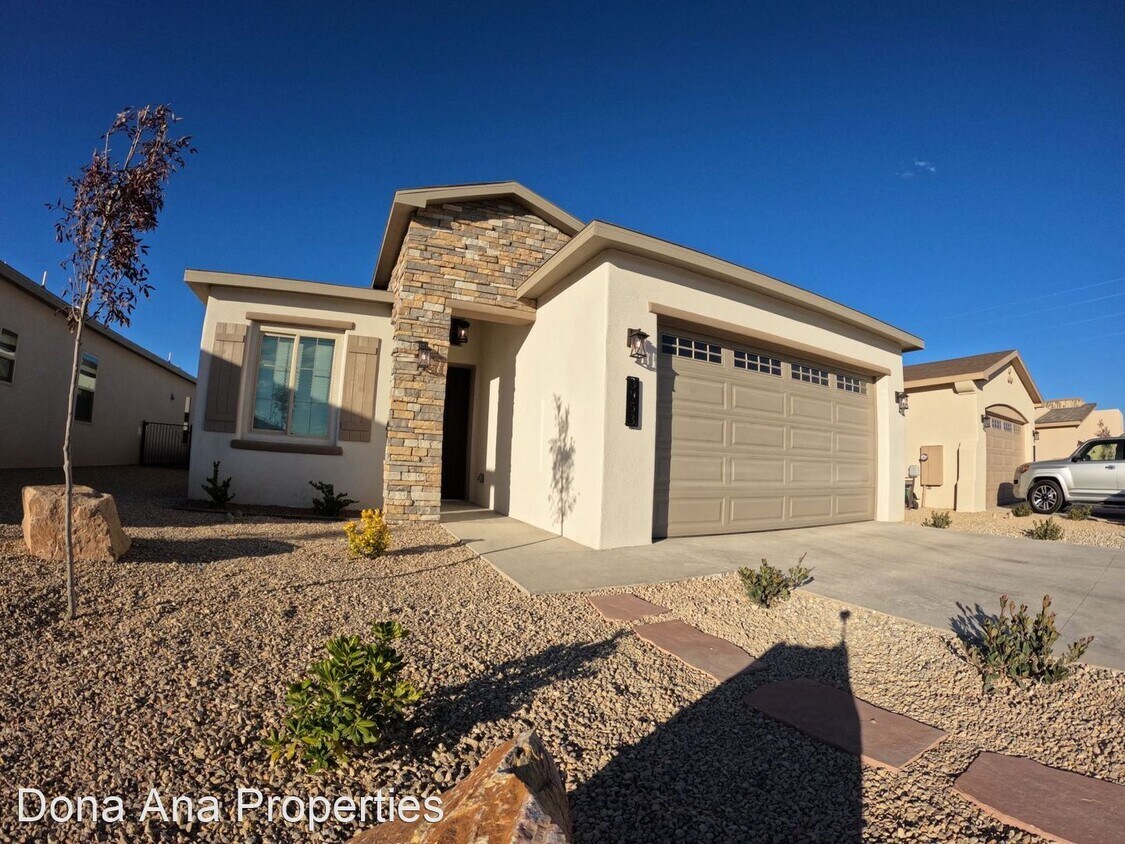 3 br, 2 bath House 3953 Santa Alexandra House Rental in Las Cruces
