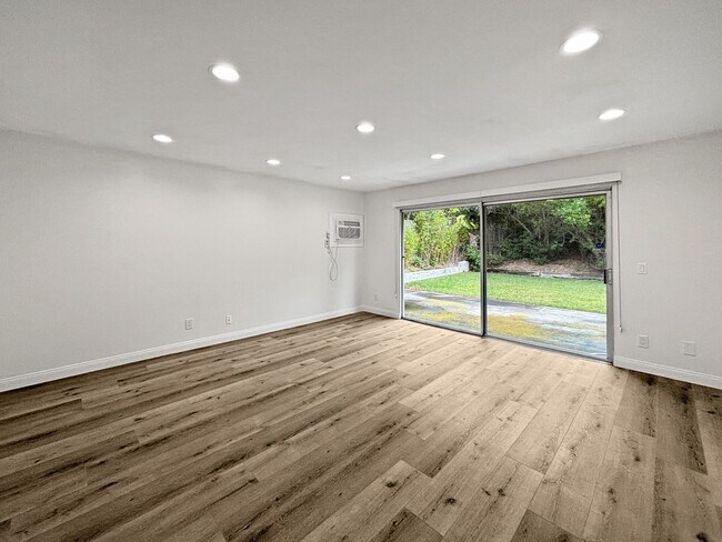 Foto del edificio - Upgraded 3BD/2BA House in University City ...