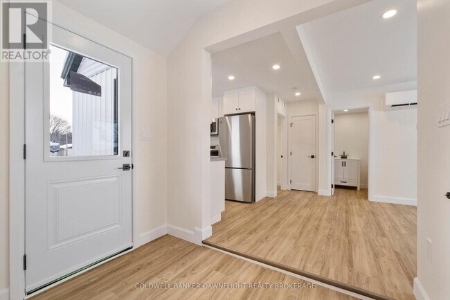 Building Photo - 145 Victoria St W