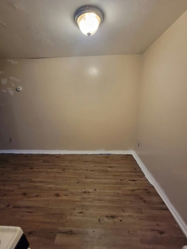 Foto del edificio - 14815 Euclid Ave