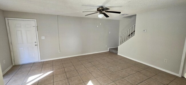 Foto del edificio - 1024 Spring Meadow Dr