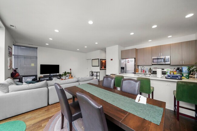 Foto del edificio - 650 N Green St