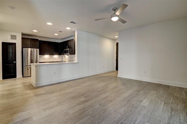 Foto del edificio - 6400 Washington St