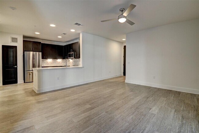 Foto del edificio - 6400 Washington St