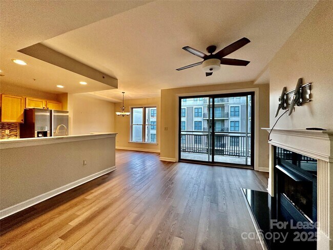 Foto del edificio - 718 W Trade St