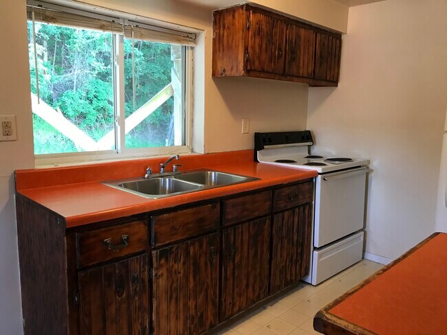 Vista de la cocina 2 - 187 N Fairview St