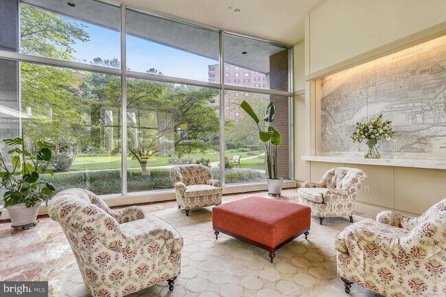 Foto del edificio - 4201 Cathedral Ave NW