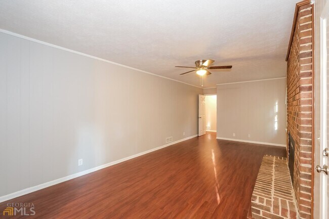 Building Photo - 1369 White Oak St SE