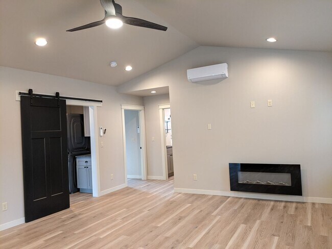 Foto del edificio - Gorgeous 2-Bedroom, 2-Bath Home In Eugene!