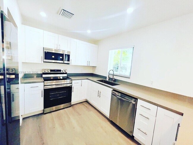 Foto del edificio - 7128 SW 22nd St