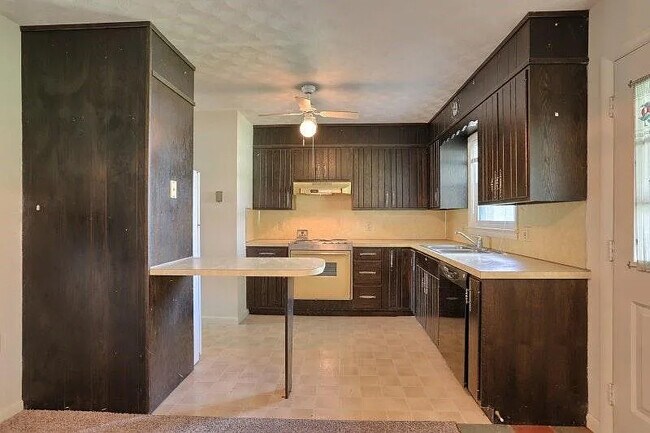 Building Photo - 451 W Main Ave