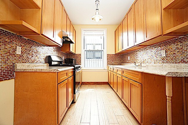 Building Photo - 831-846 46th St