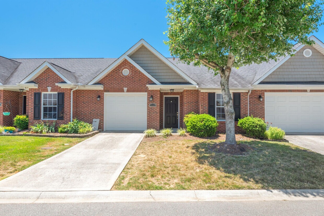 Primary Photo - 2113 Fig Tree Way