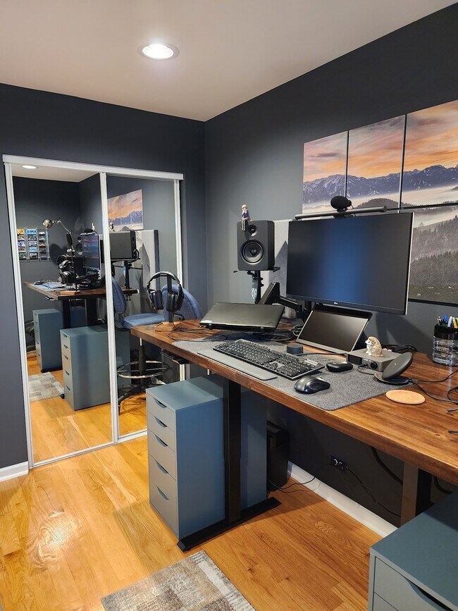 Foto del edificio - 1405 Clairmont Ct