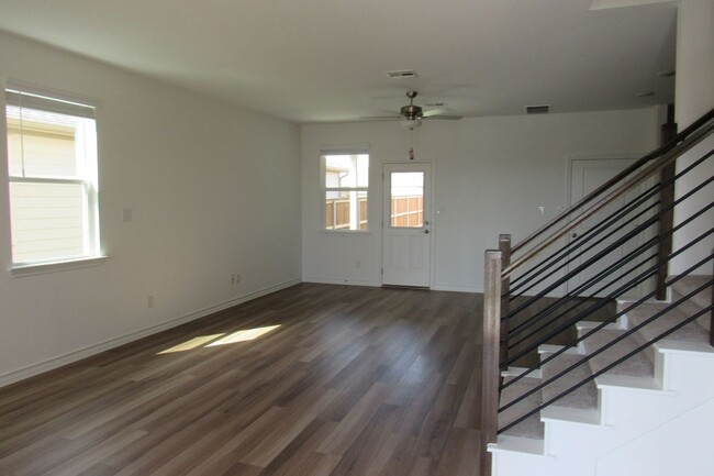 Building Photo - 223 Flowers Ave