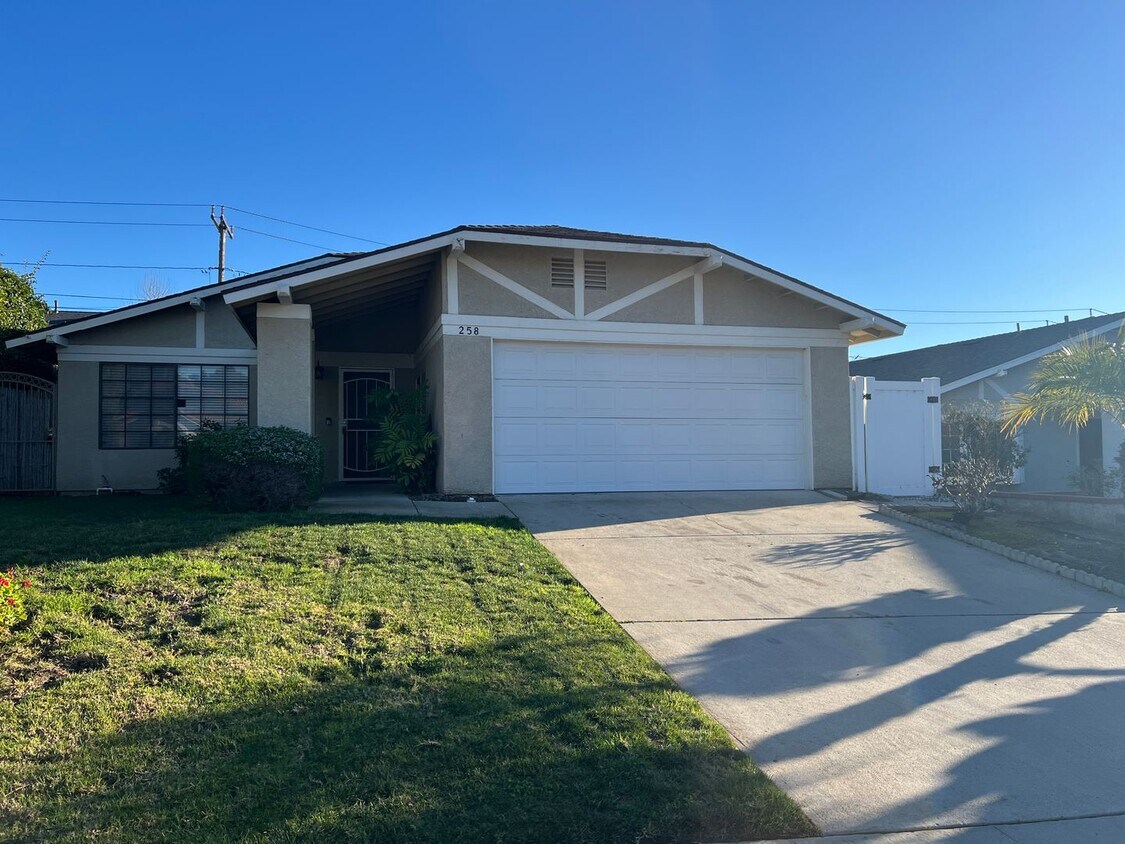 West End 4+2 home with large private yard! House Rental in Ventura