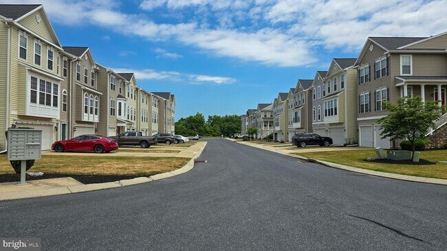 Building Photo - 205 Brook Meadow Dr